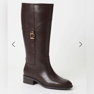 Reign Flat Boot